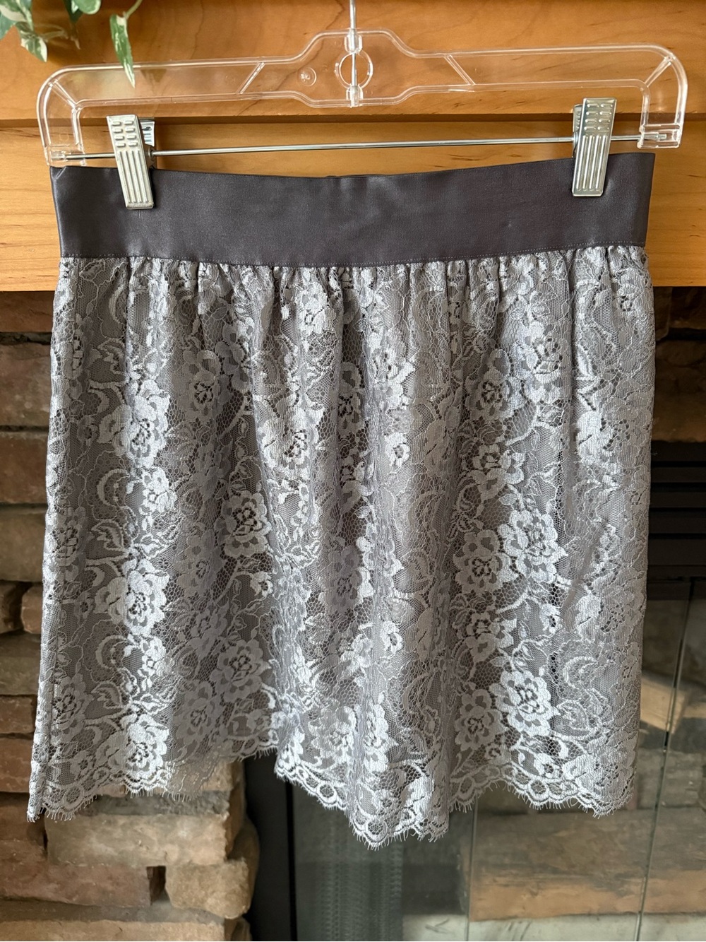 J Crew Silver Gray Lace Floral Overlay Skirt Scallop Edge Size 2